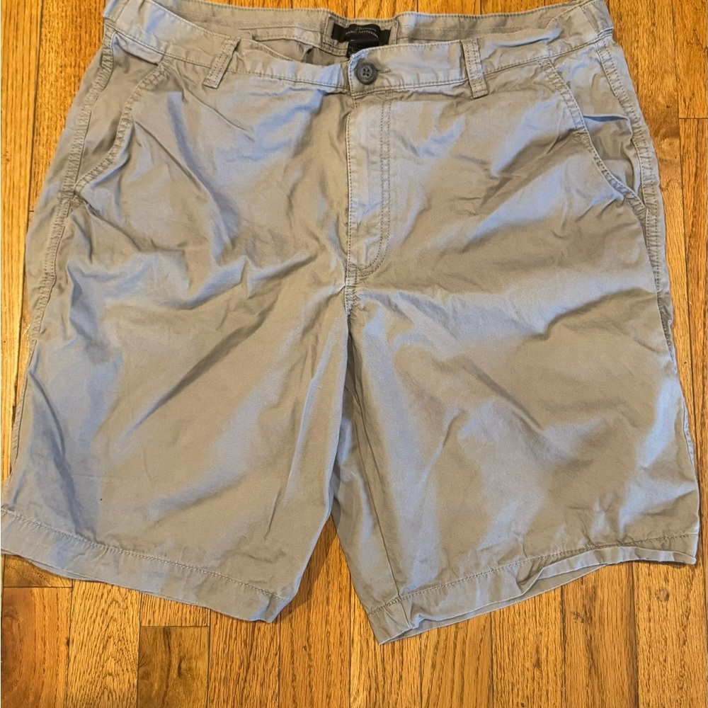 Men’s size 36 Marc Anthony gray khaki cargo shorts
